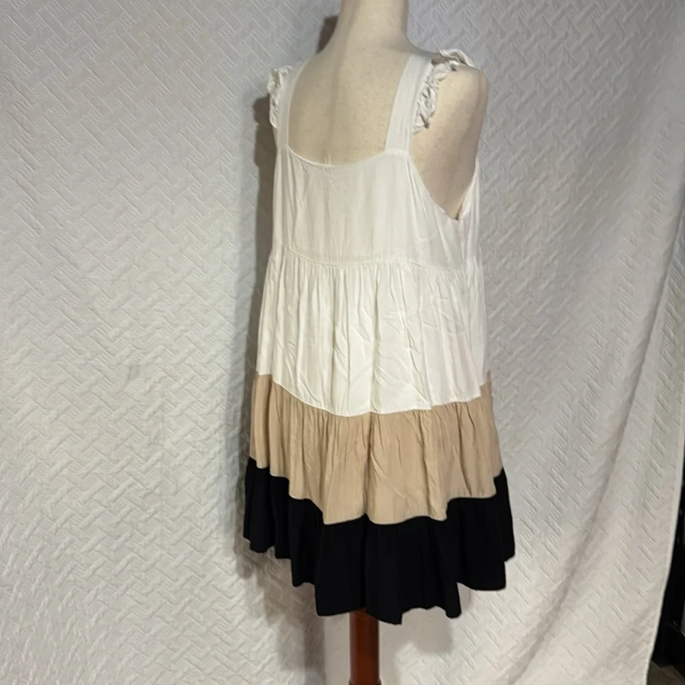 Dress Large Pit To Pit 20” Collar to Hem 26” Shoulder to Hem 32” - Picture 3 of 4